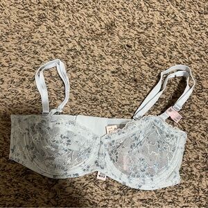 Victoria’s secret unlined removable straps lace bra blue size 32B NWT